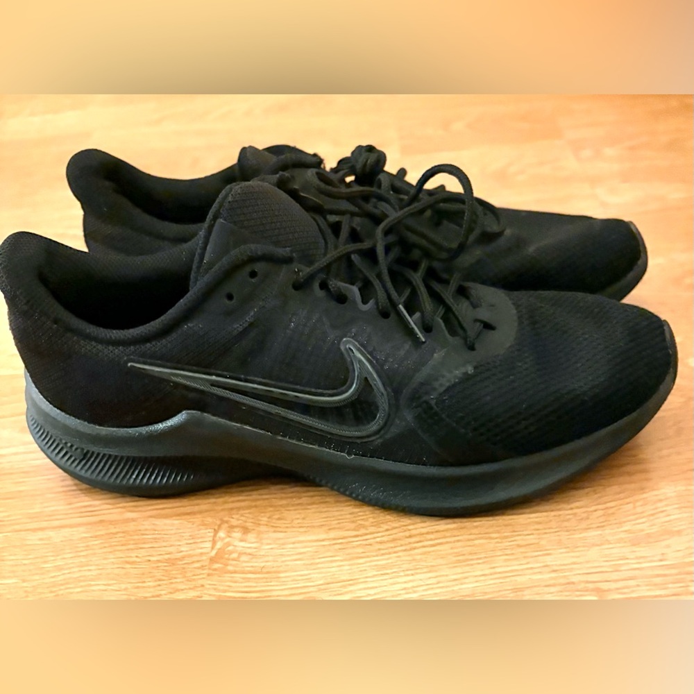 Nike Downshifter 11 Black Smoke Grey Men's Size 8 Sneakers Shoe CW3411-002 Used